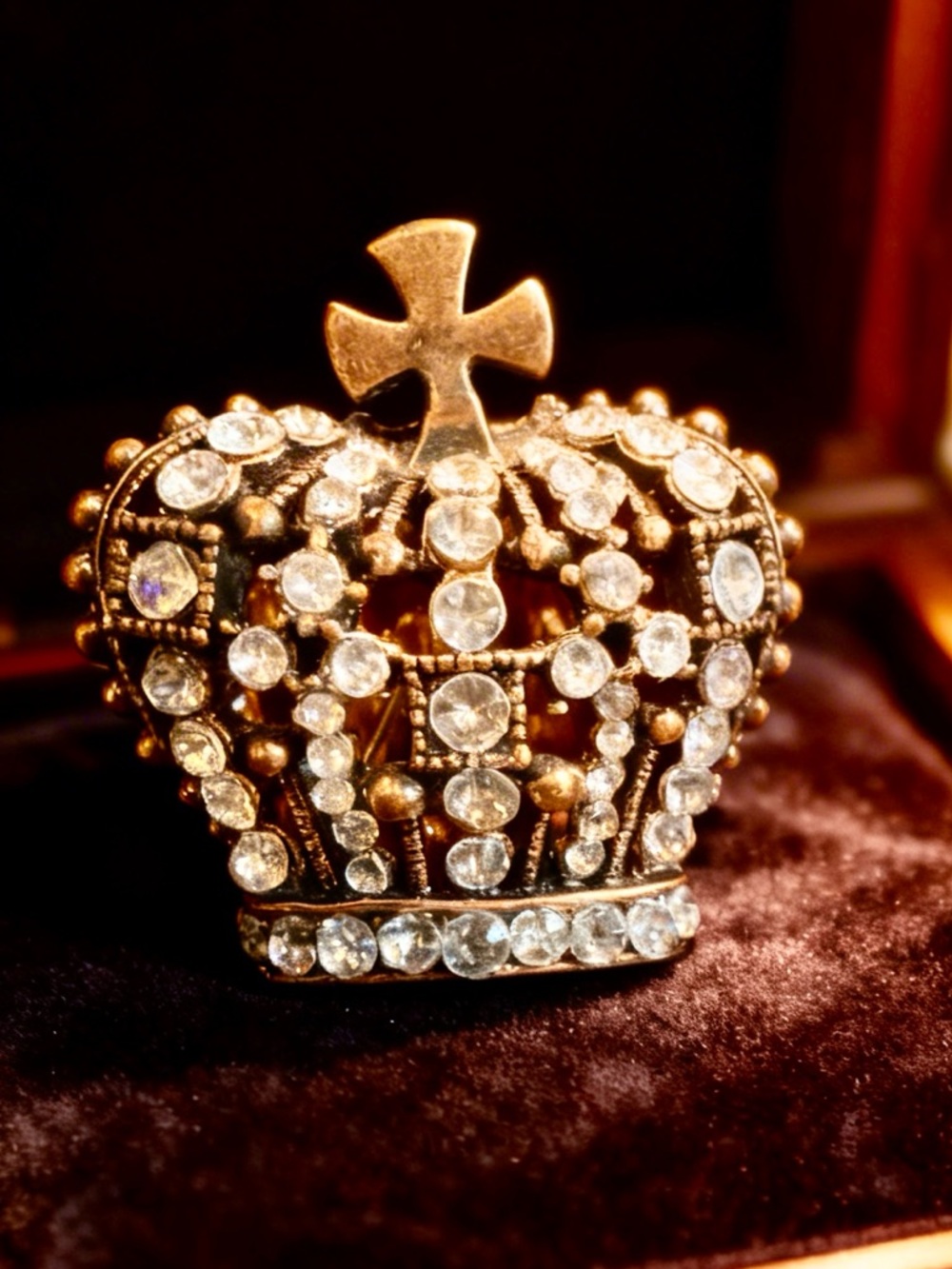 Rhinestone Crown Brooch – Clear Crystal Accent